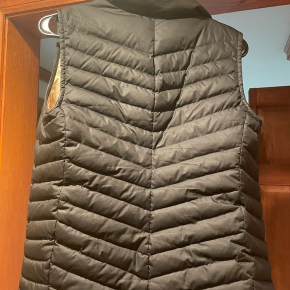 Small Talbots Women’s puffer vest - Picture 6 of 13